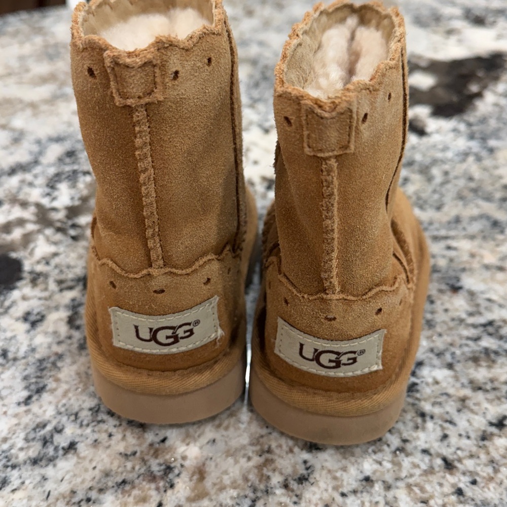 UGG kids Boots size 6